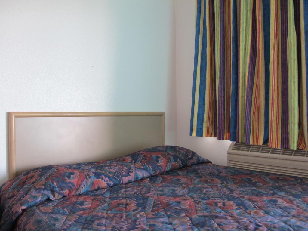 Economy Inn ออนตาริโอ ห้อง รูปภาพ